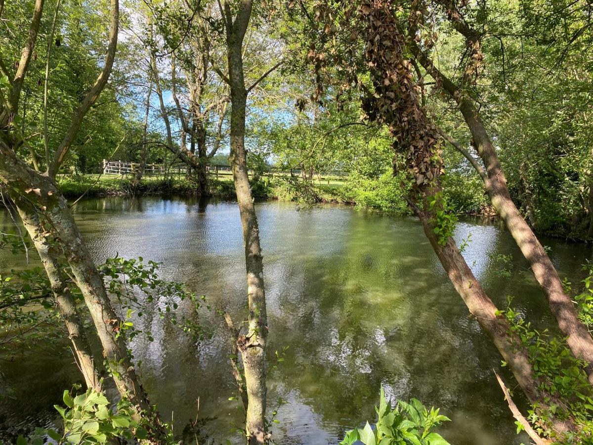 La Maison De L'Etang Manerbe Dış mekan fotoğraf